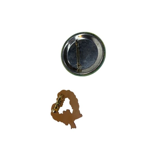 Vintage Holiday Christmas Pins Hallmark Plastic Wreath 2.25" Pinback - Picture 6 of 7